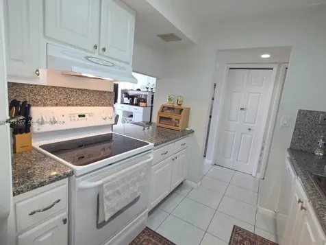 220 Lakeview Drive Weston FL 33326