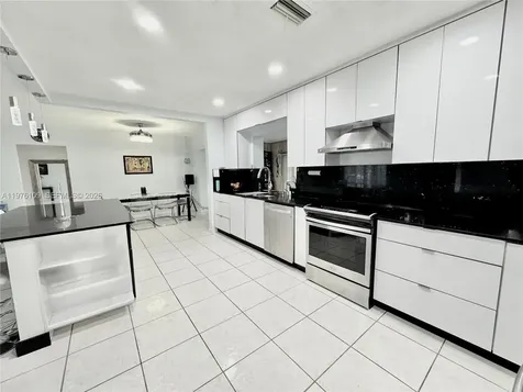 7005 NW 94th Avenue Tamarac FL 33321
