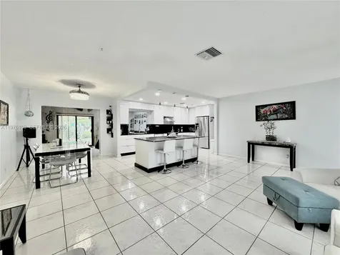 7005 NW 94th Avenue Tamarac FL 33321