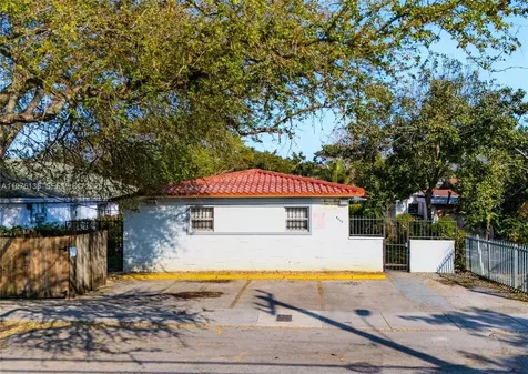 8213 NE 1st Avenue Miami FL 33138