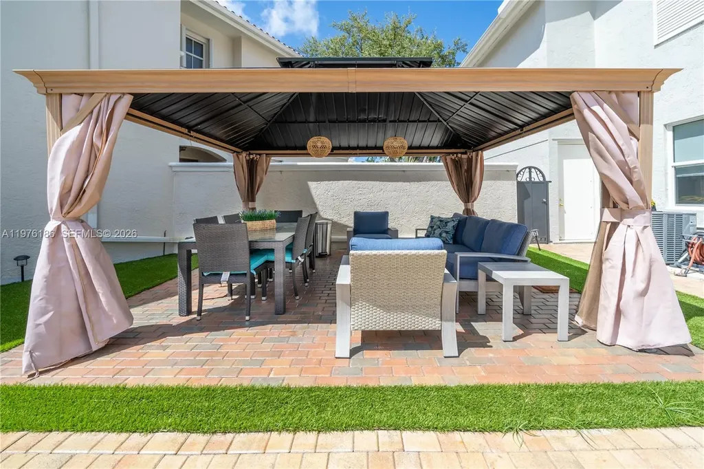 1547 Mariner Way Hollywood FL 33019