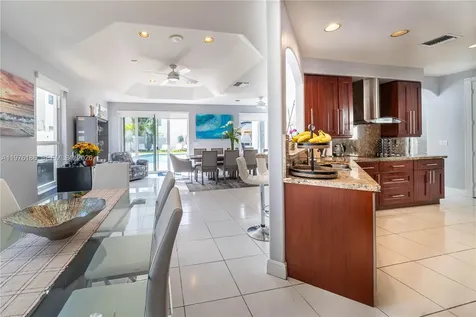 1547 Mariner Way Hollywood FL 33019