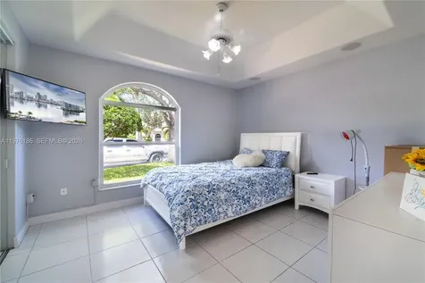 1547 Mariner Way Hollywood FL 33019