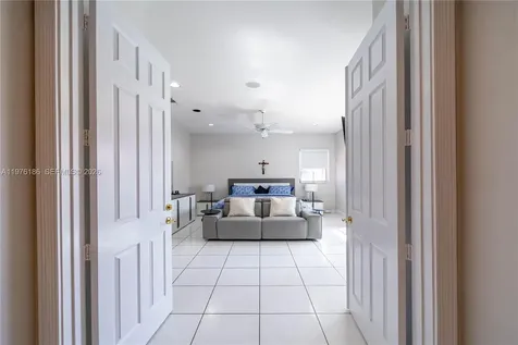 1547 Mariner Way Hollywood FL 33019