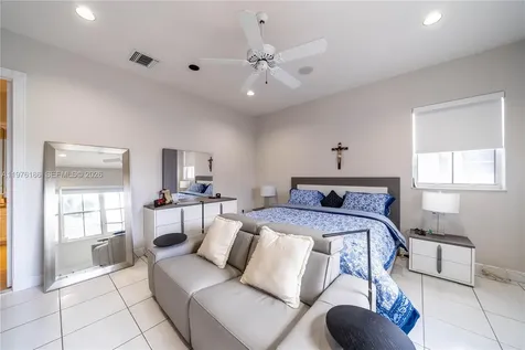 1547 Mariner Way Hollywood FL 33019
