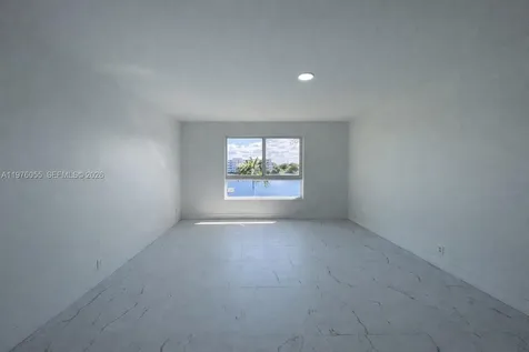 19255 NE 2nd Avenue Miami FL 33179