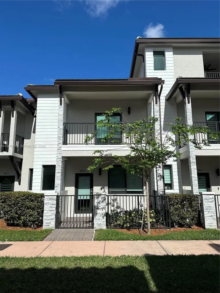 4609 NW 83rd Path Doral FL 33166