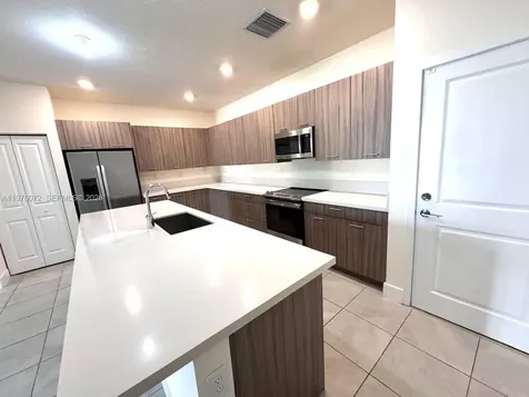 4609 NW 83rd Path Doral FL 33166