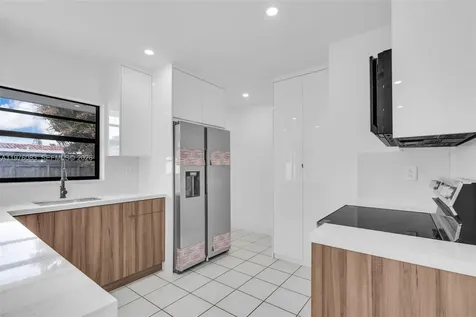 1005 W 36th Place Hialeah FL 33012