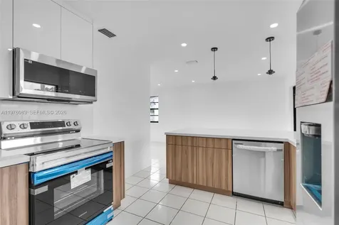 1005 W 36th Place Hialeah FL 33012
