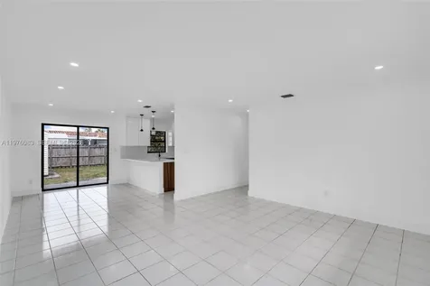 1005 W 36th Place Hialeah FL 33012