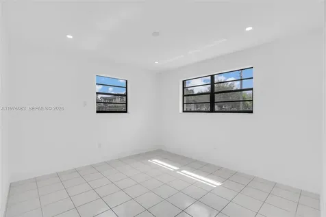 1005 W 36th Place Hialeah FL 33012