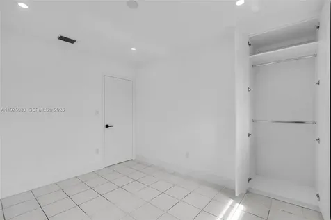 1005 W 36th Place Hialeah FL 33012