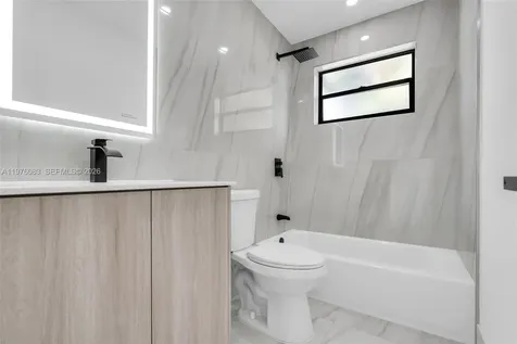 1005 W 36th Place Hialeah FL 33012