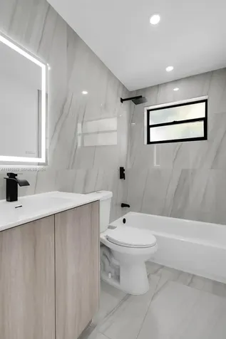 1005 W 36th Place Hialeah FL 33012