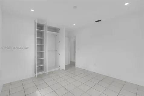 1005 W 36th Place Hialeah FL 33012