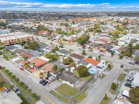 1005 W 36th Place Hialeah FL 33012