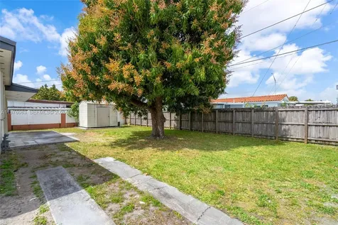 1005 W 36th Place Hialeah FL 33012