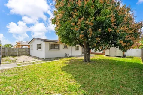 1005 W 36th Place Hialeah FL 33012