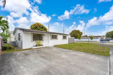 1005 W 36th Place Hialeah FL 33012