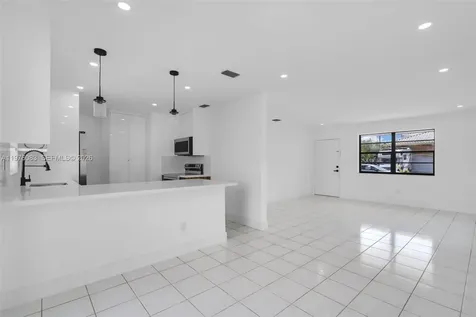 1005 W 36th Place Hialeah FL 33012