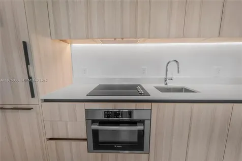 225 N Miami Miami FL 33128
