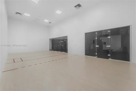 225 N Miami Miami FL 33128
