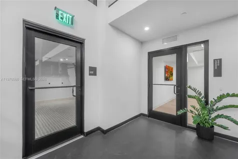 225 N Miami Miami FL 33128