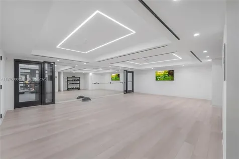 225 N Miami Miami FL 33128