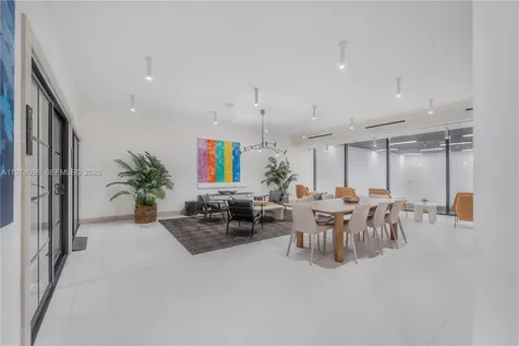 225 N Miami Miami FL 33128