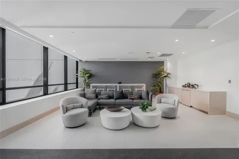 225 N Miami Miami FL 33128