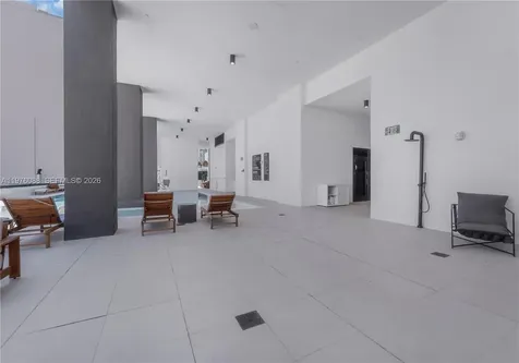 225 N Miami Miami FL 33128