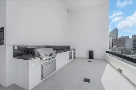 225 N Miami Miami FL 33128