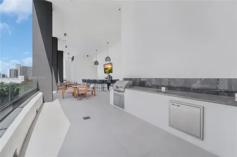 225 N Miami Miami FL 33128