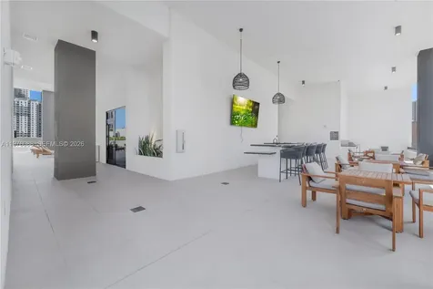 225 N Miami Miami FL 33128
