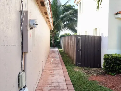 2048 NE 35th Avenue Homestead FL 33033