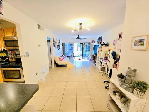5767 Washington Street Hollywood FL 33023