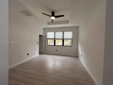933 NE 191st Street Miami FL 33179