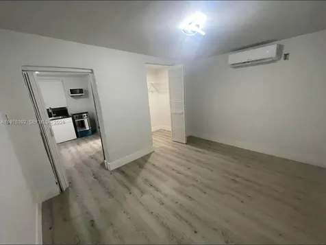 10415 NW 35th Avenue Miami FL 33147