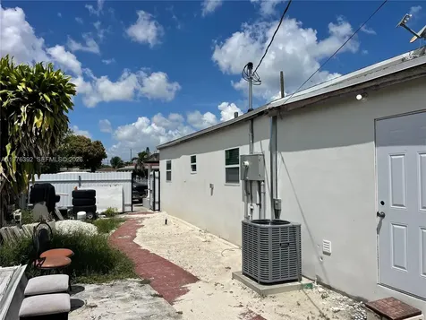 10415 NW 35th Avenue Miami FL 33147