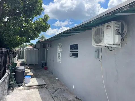 10415 NW 35th Avenue Miami FL 33147