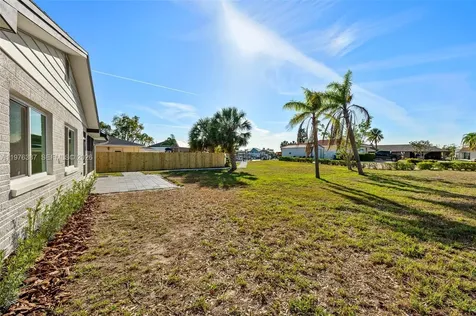 105 12th Street SW Other City - In The State Of Florida FL 33570