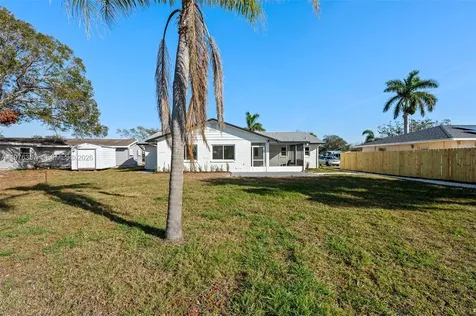 105 12th Street SW Other City - In The State Of Florida FL 33570