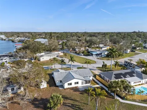 105 12th Street SW Other City - In The State Of Florida FL 33570