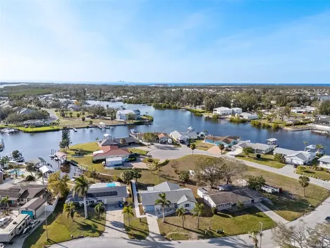105 12th Street SW Other City - In The State Of Florida FL 33570