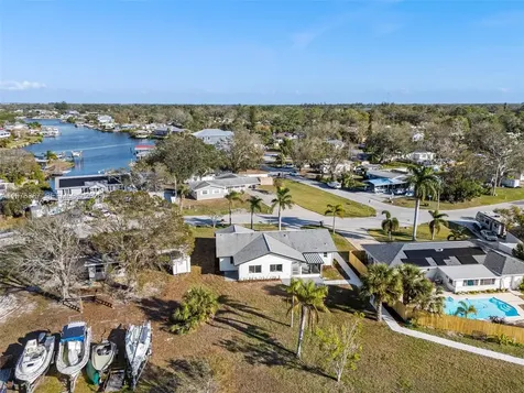105 12th Street SW Other City - In The State Of Florida FL 33570