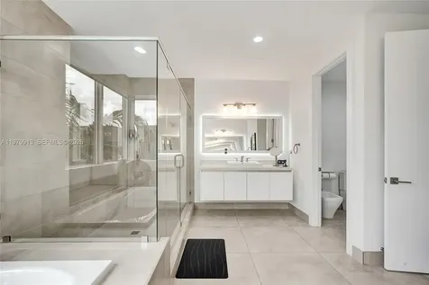 10223 NW 75th Terrace Doral FL 33178