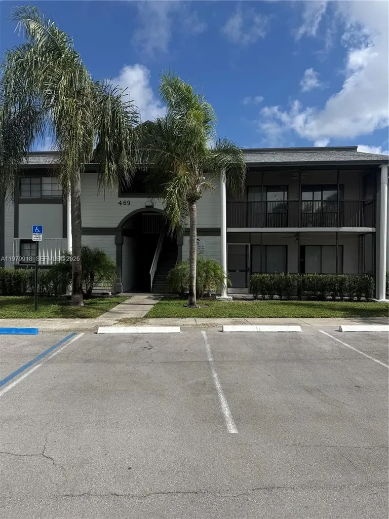 469 NE 207th Lane Miami FL 33179