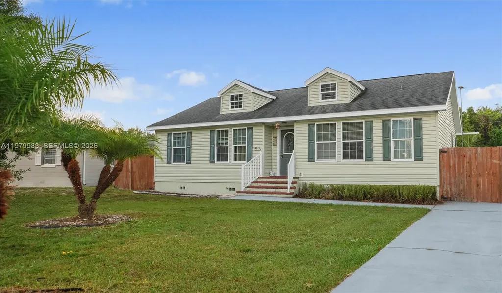 3713 Wild Violet Avenue Sebring FL 33876