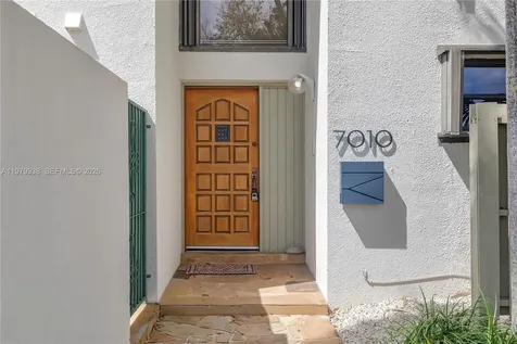 7010 SW 66th Avenue South Miami FL 33143